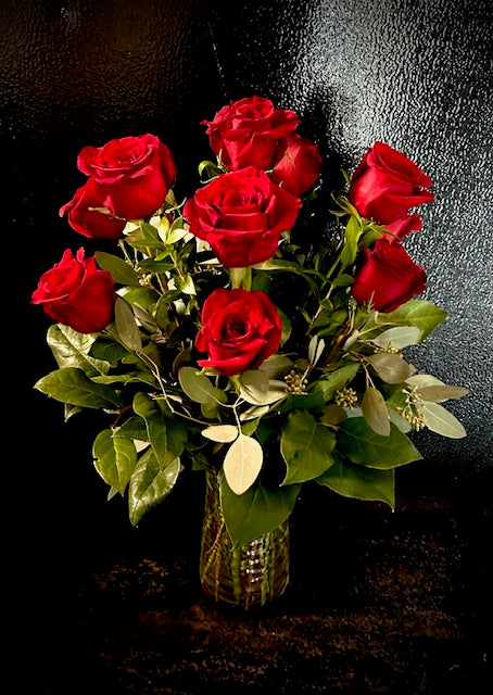 FNV Traditional One Dozen Roses